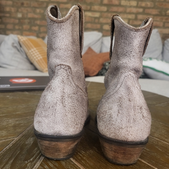 Roper Cowboy Boots In Crackled Cream White - Picture 2 of 9